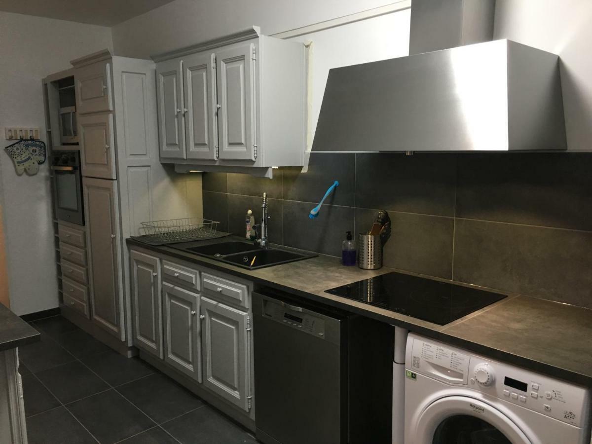 Bedinreims "Burgundy Bottle": Spacious 4-Bedroom Apartment with Free Parking Exterior photo