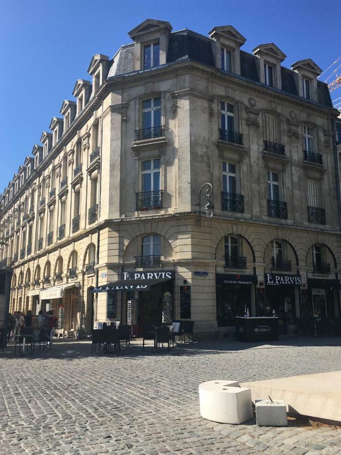 Bedinreims "Burgundy Bottle": Spacious 4-Bedroom Apartment with Free Parking Exterior photo