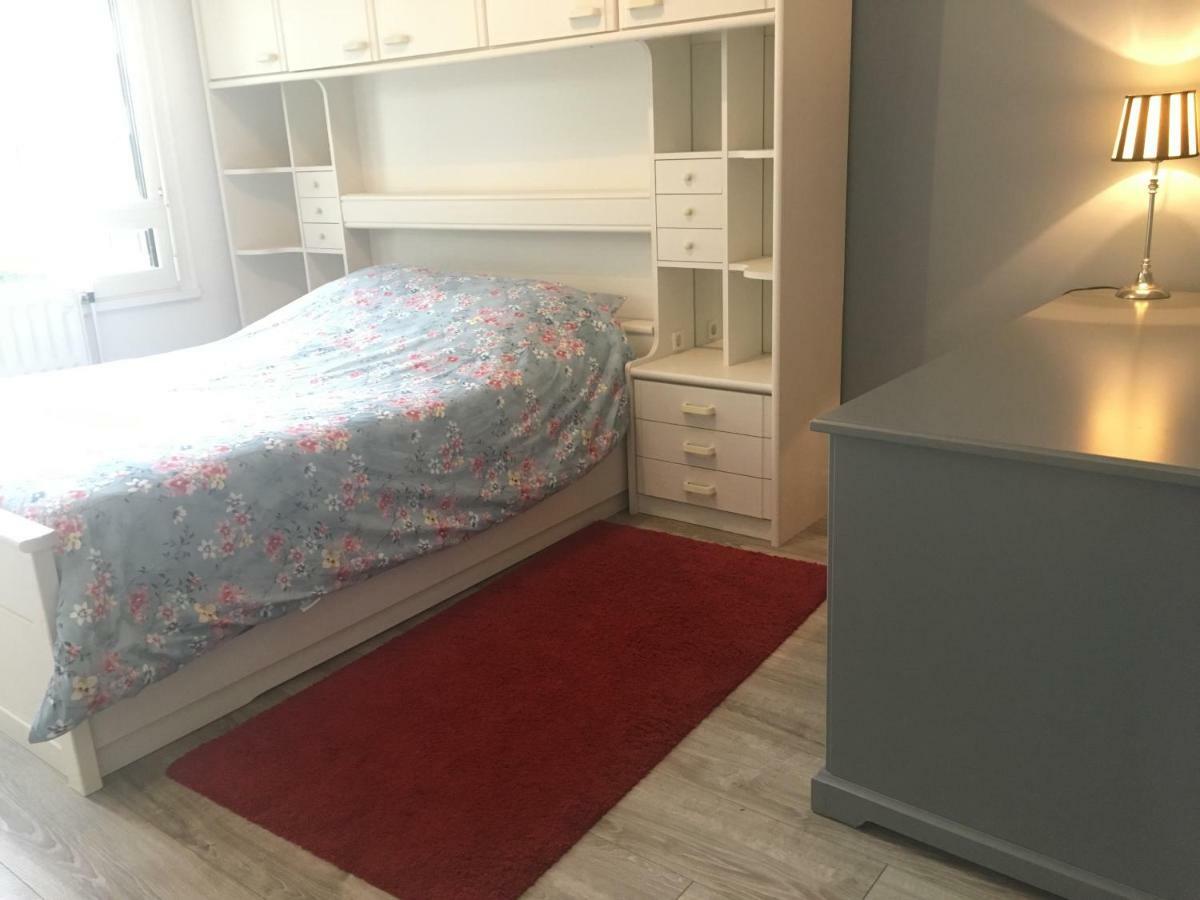 Bedinreims "Burgundy Bottle": Spacious 4-Bedroom Apartment with Free Parking Exterior photo